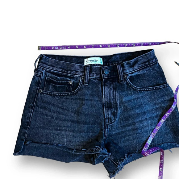 Abercrombie & Fitch Mid-Rise Boyfriend Raw Hem Denim Shorts Washed Black 27/4 - Picture 7 of 10